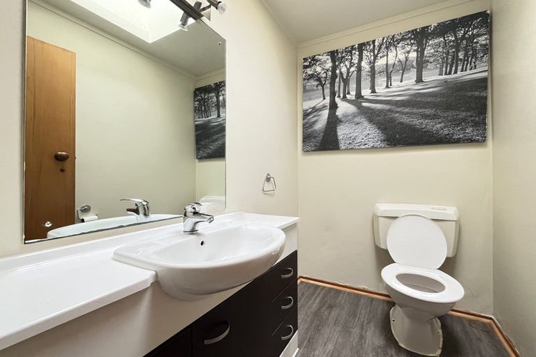 Photo of property in 8 Fillbridge Way, Karori, Wellington, 6012