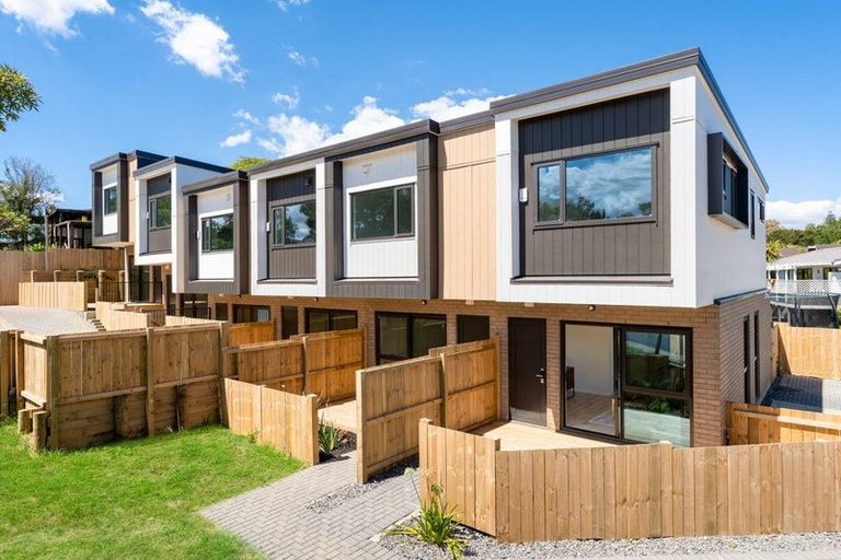 Photo of property in 29d Takapu Street, Henderson, Auckland, 0612