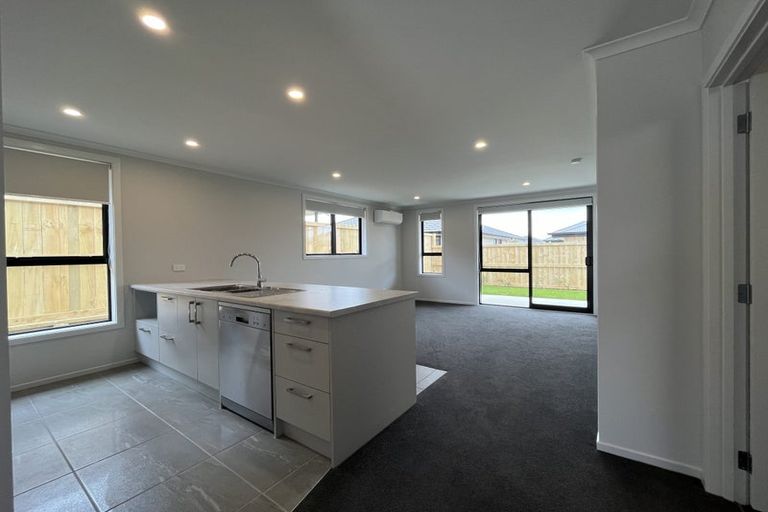 Photo of property in 44 Waruhia Crescent, Rototuna North, 3281