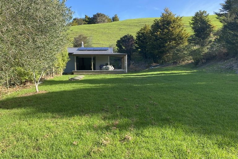 Photo of property in 356 Hailes Road, Whananaki, Hikurangi, 0181