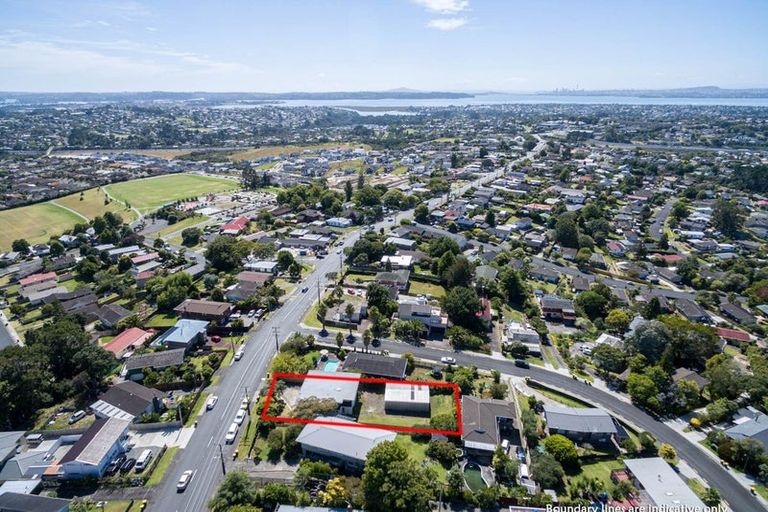 Photo of property in 31 Royal Road, Massey, Auckland, 0614