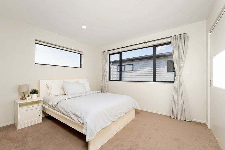 Photo of property in 17 Toanui Road, Hobsonville, Auckland, 0616