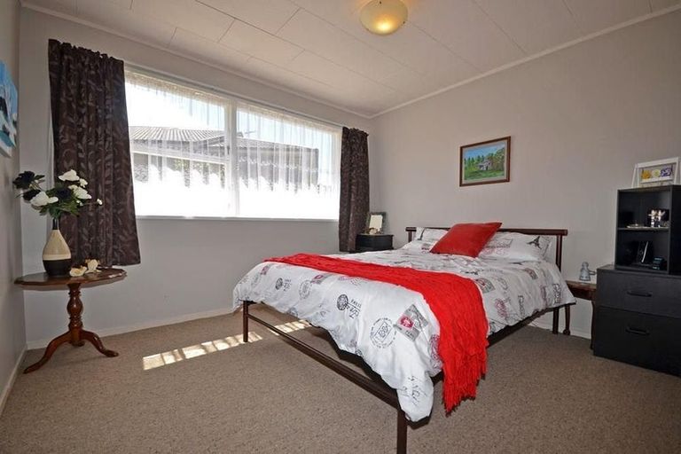 Photo of property in 9 Ballial Place, West Harbour, Auckland, 0618