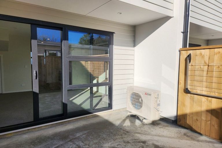 Photo of property in 4/31 Wainuiomata Road, Wainuiomata, Lower Hutt, 5014
