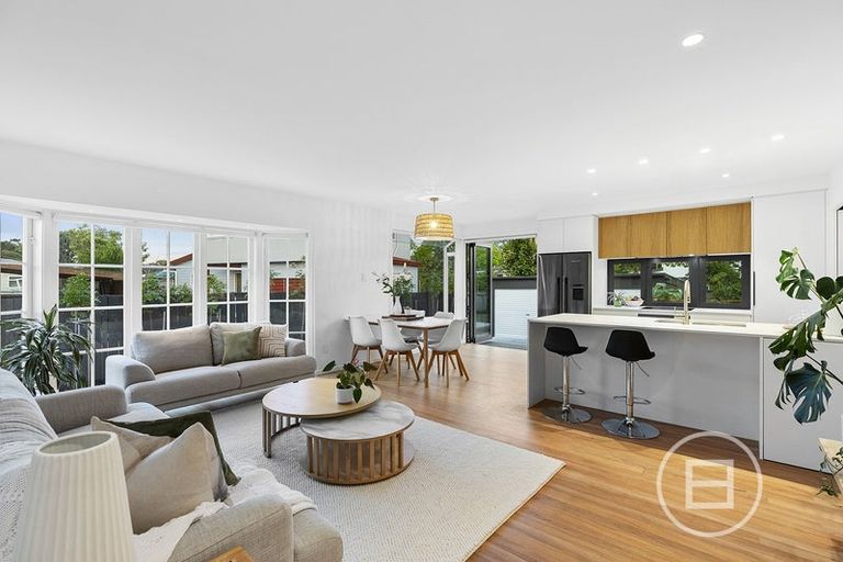 Photo of property in 27 Sylvia Road, Hillcrest, Auckland, 0627