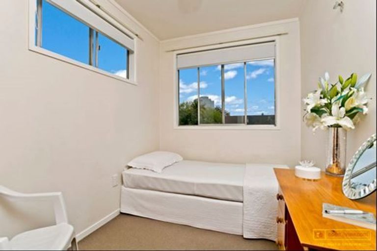 Photo of property in 3 Brook Street, Milford, Auckland, 0620