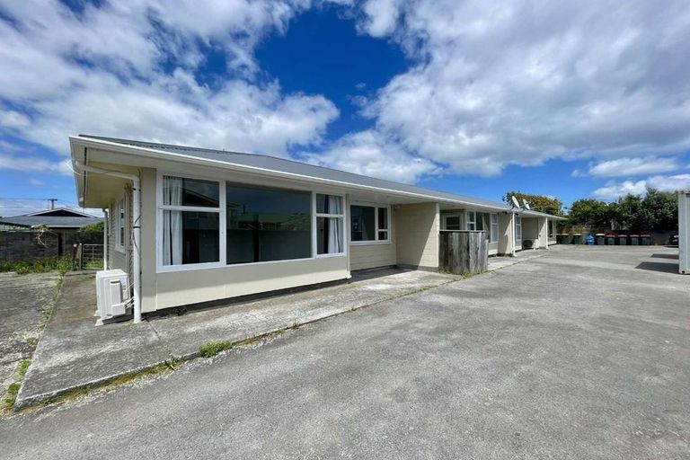 Photo of property in 4 Simons Street, Moturoa, New Plymouth, 4310