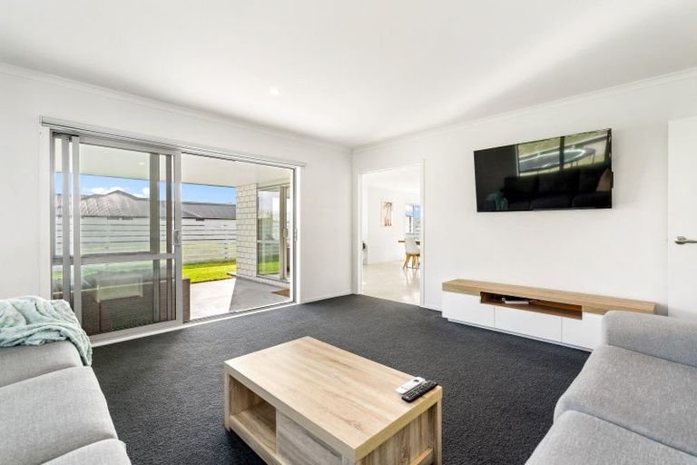 Photo of property in 76 Stace Hopper Drive, One Tree Point, 0118