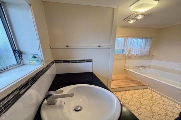 Photo of property in 2/25 Overton Road, Papatoetoe, Auckland, 2025