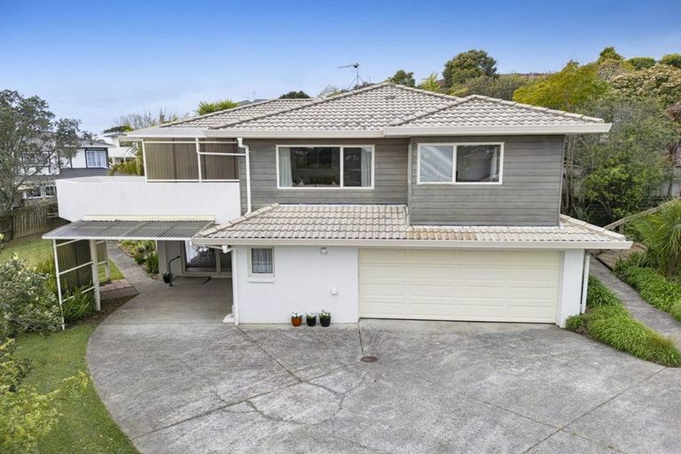 Photo of property in 12 Mandeville Place, Unsworth Heights, Auckland, 0632