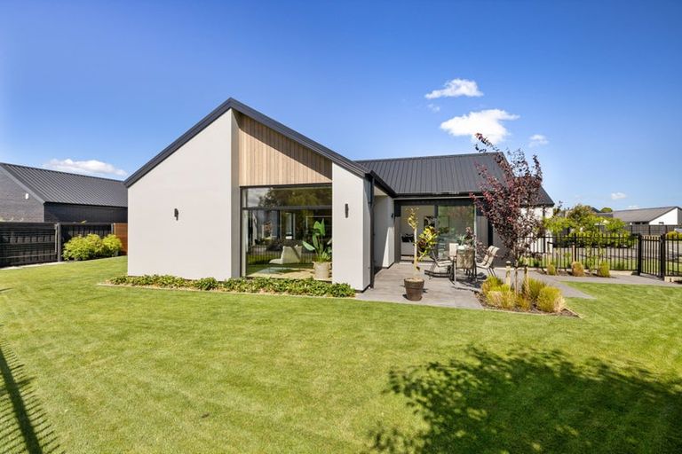 Photo of property in 8 Kirkland Crescent, Harewood, Christchurch, 8051