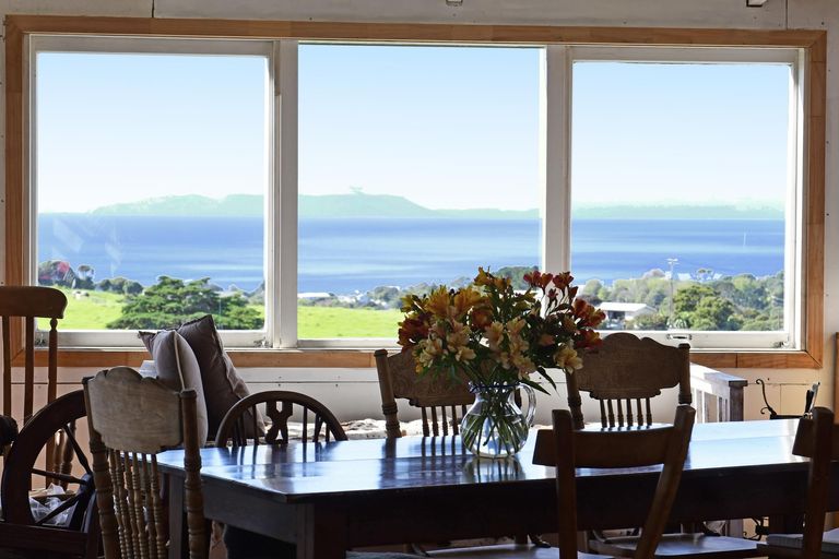 Photo of property in 18 Old School Road, Leigh, 0985