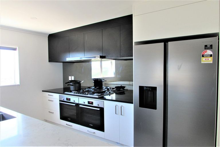 Photo of property in 33 Havana Rise, Grenada Village, Wellington, 6037