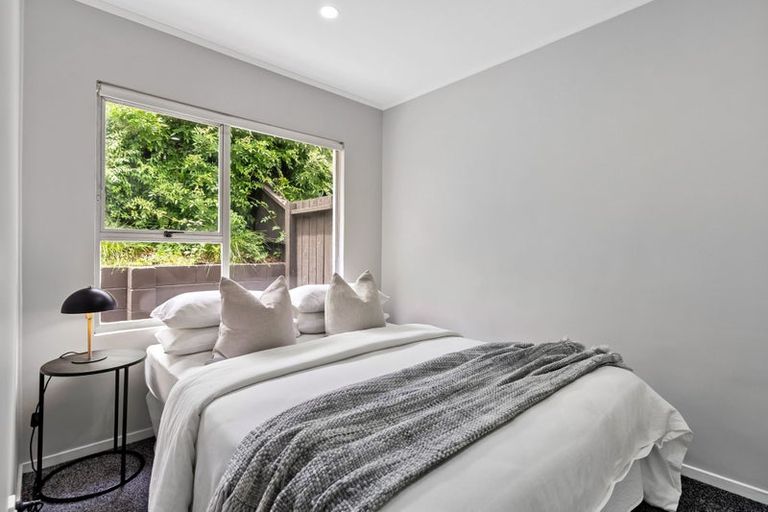 Photo of property in 2/17 Emirau Place, Glenfield, Auckland, 0629