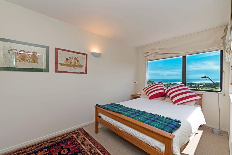 Photo of property in 90 Domain Crescent, Muriwai, 0881