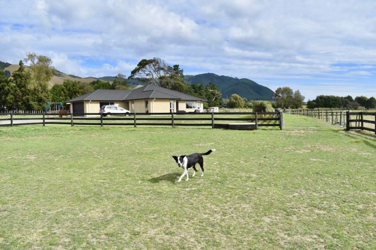 Photo of property in 126 Gear Road, Te Horo, Otaki, 5582