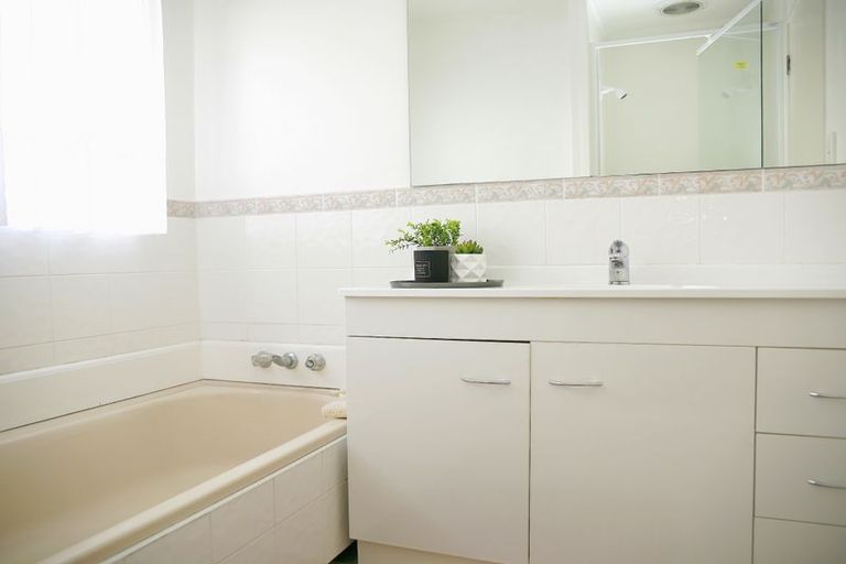 Photo of property in 51 Barnhill Crescent, Pahurehure, Papakura, 2113