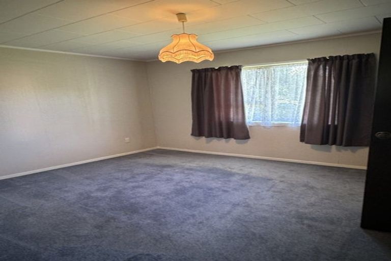 Photo of property in 2/751 Swanson Road, Swanson, Auckland, 0612