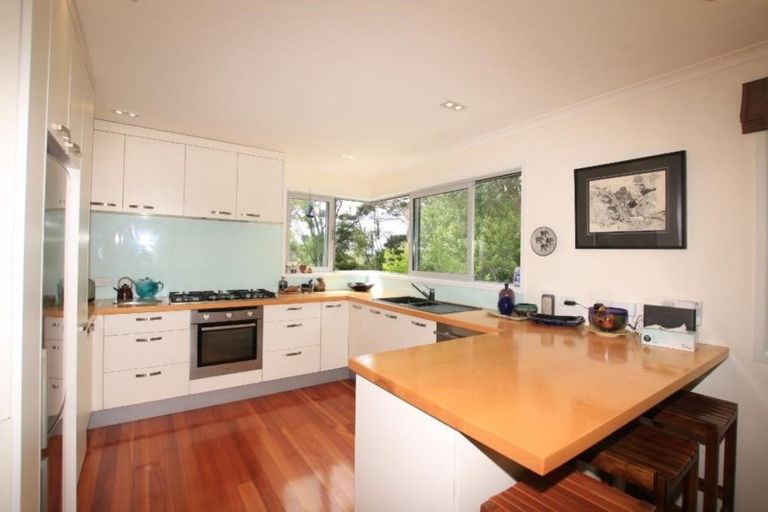 Photo of property in 23b West Lynn Road, Titirangi, Auckland, 0604