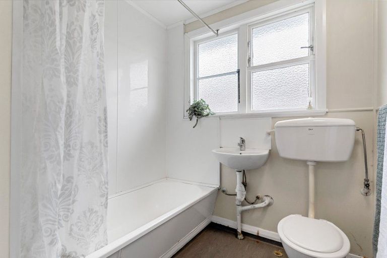 Photo of property in 2/2a Domain Street, Devonport, Auckland, 0624