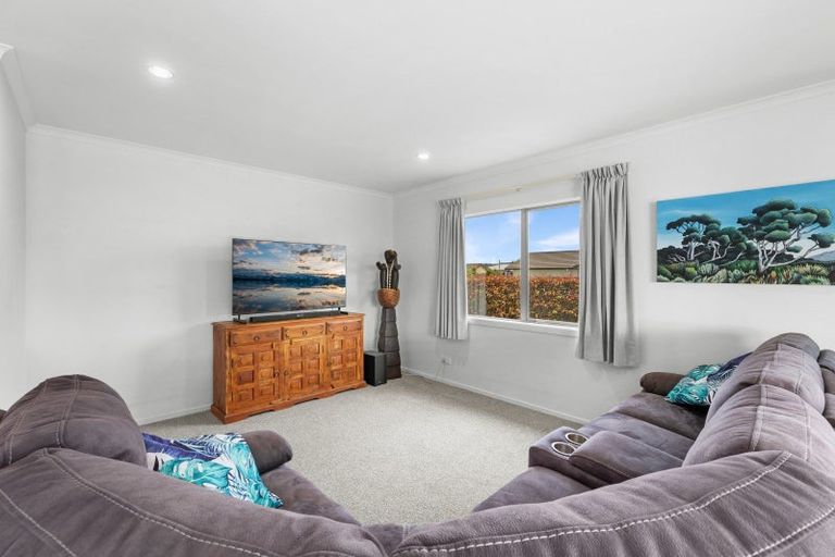 Photo of property in 16 Kedge Drive, Mangawhai, 0505