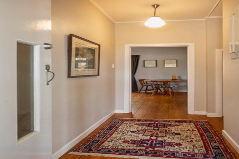 Photo of property in 24 Buscomb Avenue, Henderson, Auckland, 0610