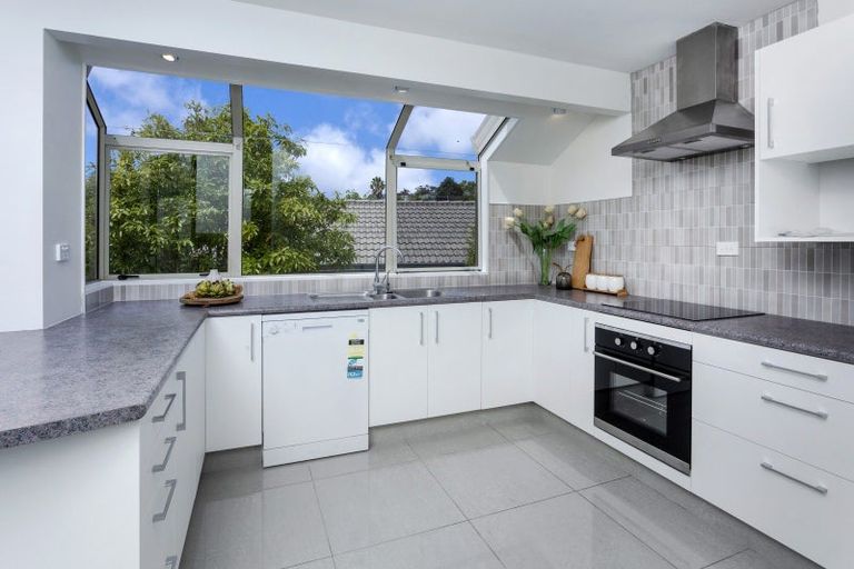 Photo of property in 46 Goldfinch Rise, Unsworth Heights, Auckland, 0632