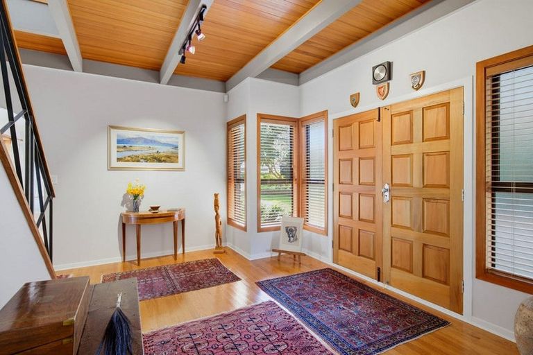 Photo of property in 10 Karaka Grove, Waikanae, 5036