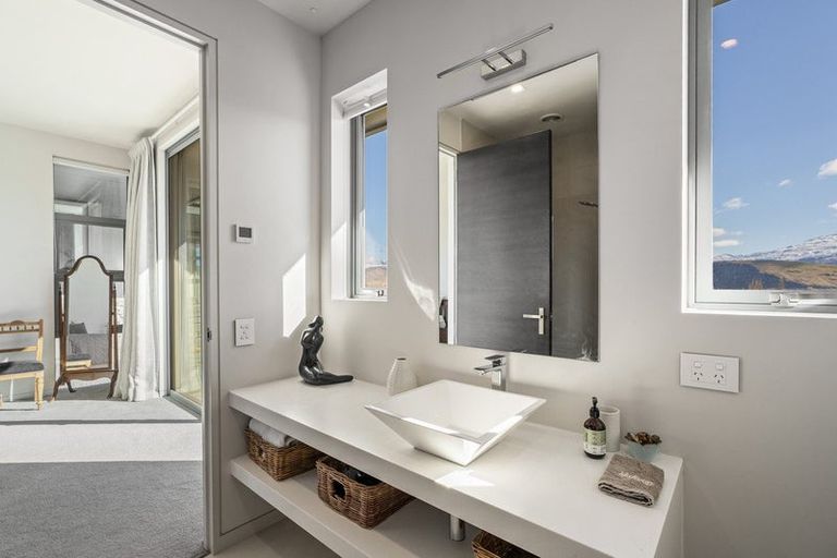 Photo of property in 16 Hayes View Lane, Lake Hayes, Queenstown, 9371