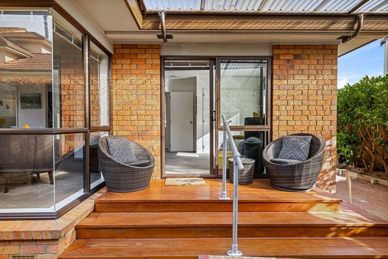 Photo of property in 2/1 Bluefin Way, West Harbour, Auckland, 0618