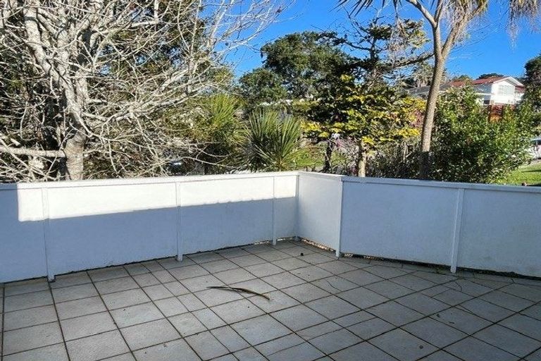 Photo of property in 15 Agincourt Street, Glenfield, Auckland, 0629