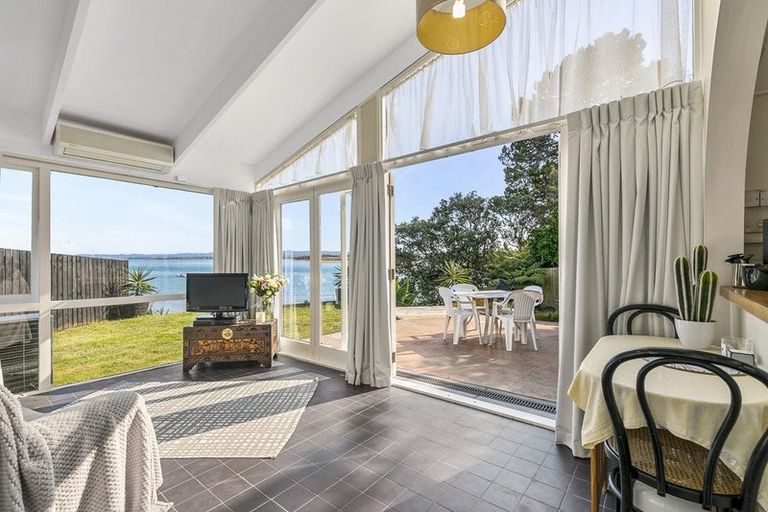 Photo of property in 122 Aeroview Drive, Beach Haven, Auckland, 0626