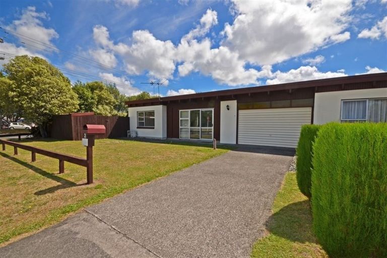 Photo of property in 2/2 Edwards Avenue, Henderson, Auckland, 0610