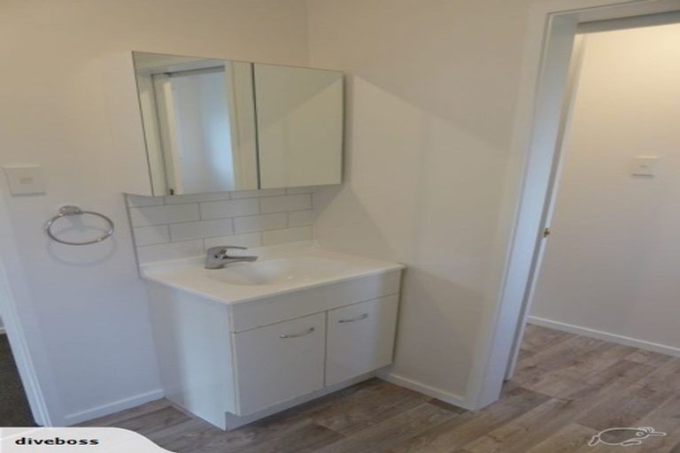 Photo of property in 12a Seaton Road, Murrays Bay, Auckland, 0630