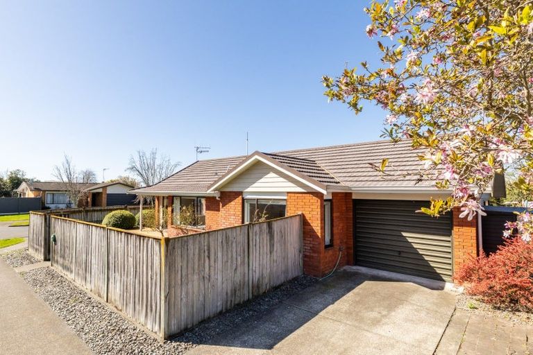 Photo of property in 52 Hetley Crescent, Taradale, Napier, 4112