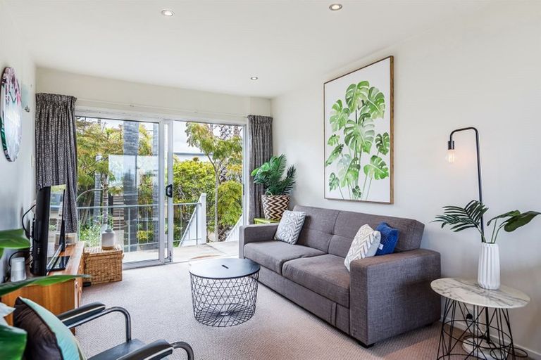 Photo of property in 1/72l Kitchener Road, Milford, Auckland, 0620