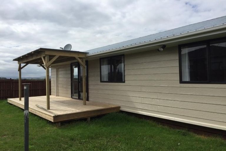 Photo of property in 2/16 Secretariat Place, Randwick Park, Auckland, 2105