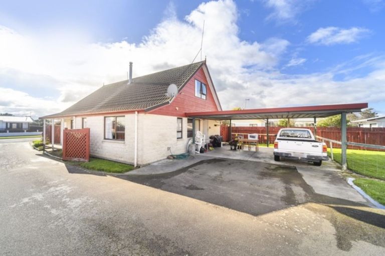 Photo of property in 46 Acacia Street, Kelvin Grove, Palmerston North, 4414