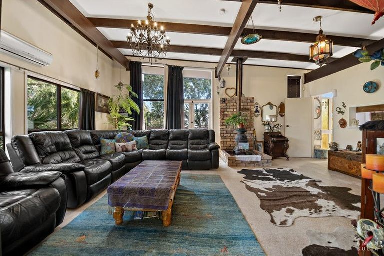 Photo of property in 3 Kathleen Street, Totara Vale, Auckland, 0627