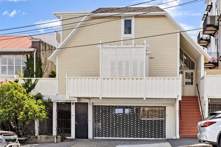 Photo of property in 2/37 Majoribanks Street, Mount Victoria, Wellington, 6011