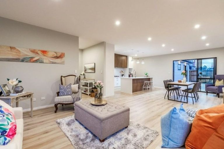 Photo of property in 15 Ropere Street, Kumeu, 0810