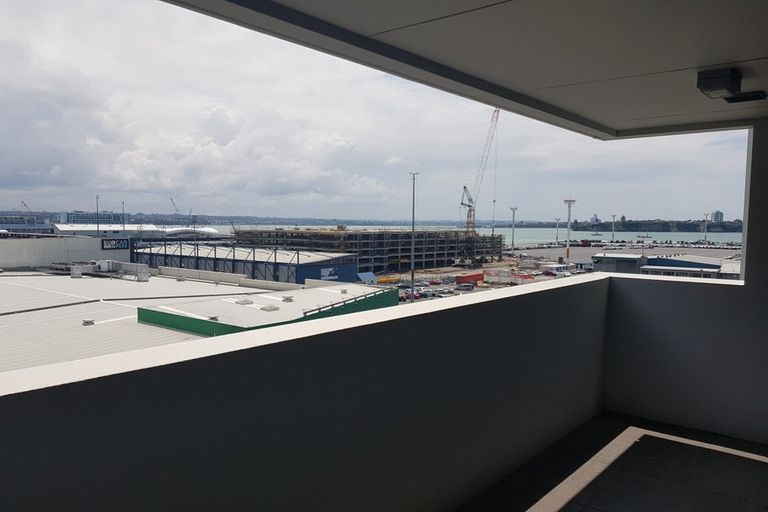 Photo of property in The Docks Apartments, 601/2 Dockside Lane, Auckland Central, Auckland, 1010