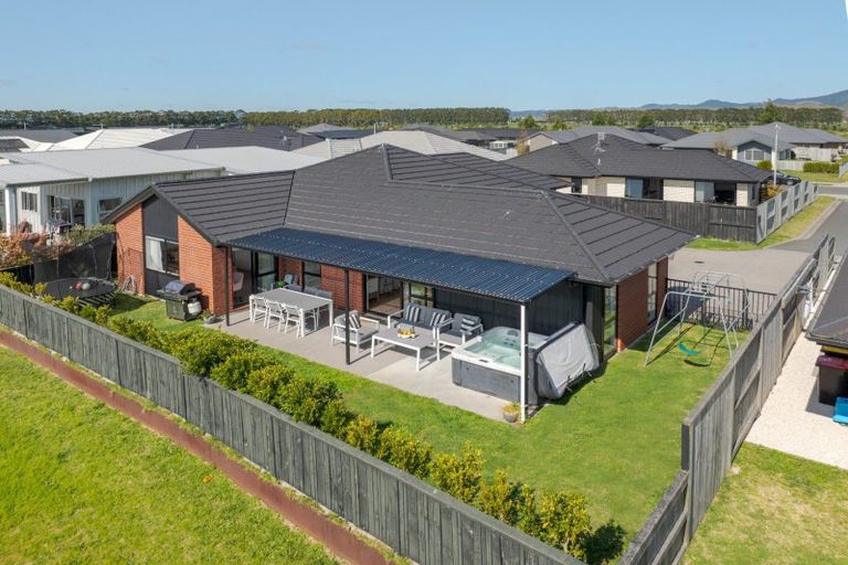 Photo of property in 71 Dunkeld Drive, Papamoa, 3118