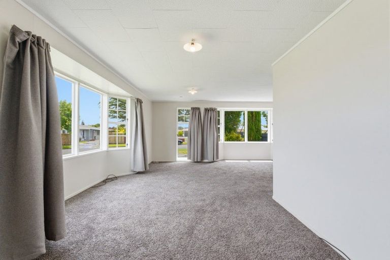 Photo of property in 52 Acacia Street, Kelvin Grove, Palmerston North, 4414