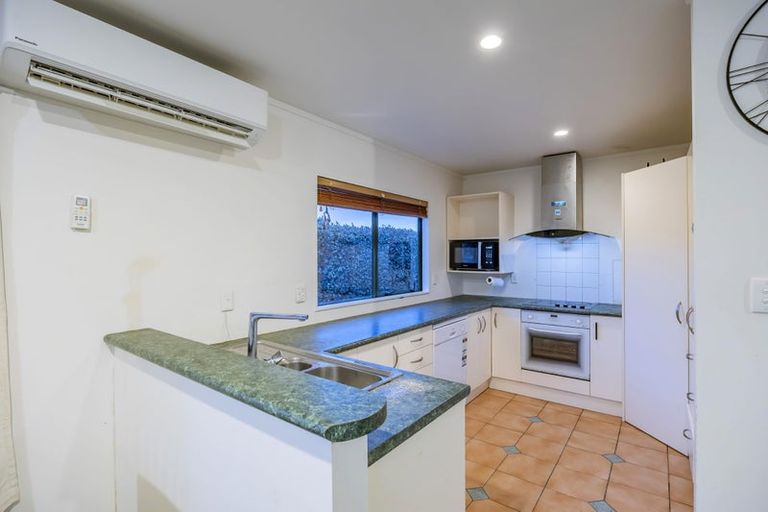 Photo of property in 14 Swanson Oaks, Swanson, Auckland, 0612