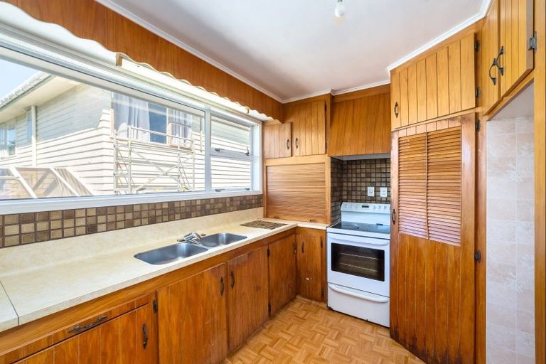 Photo of property in 13 Rembrandt Avenue, Tawa, Wellington, 5028