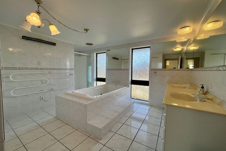 Photo of property in 3 Everglade Drive, Goodwood Heights, Auckland, 2105