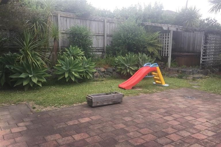 Photo of property in 6 George Deane Place, Greenhithe, Auckland, 0632