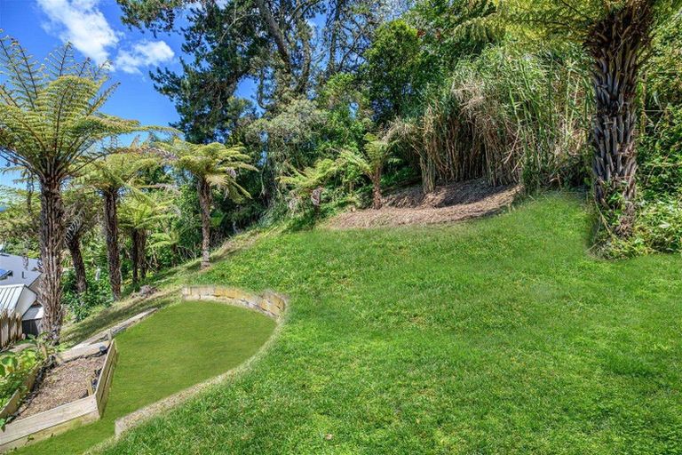 Photo of property in 1/8 Heatherleigh Rise, Northcross, Auckland, 0632