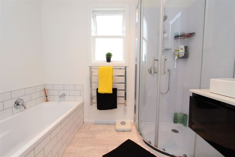 Photo of property in 31 Turville Crescent, Newlands, Wellington, 6037